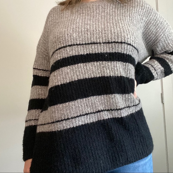 Cozy grey and black sweater - Picture 3 of 5